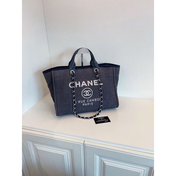 Chanel Women Pre-Loved Bag Very Good Condition - Picture 2 of 9